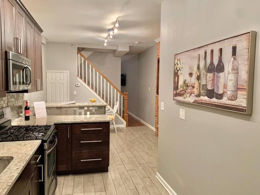Upscale 2Bd/1.5Ba Townhome Mins To Jhh & Downtown Baltimore Eksteriør bilde