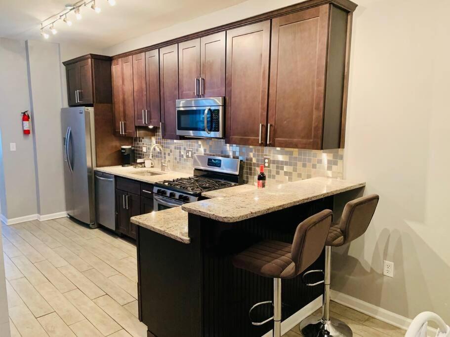 Upscale 2Bd/1.5Ba Townhome Mins To Jhh & Downtown Baltimore Eksteriør bilde
